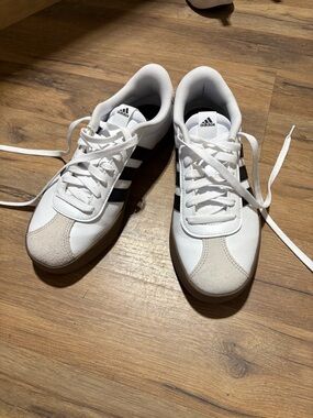 Adidas women’s white & Black Classic Trainer